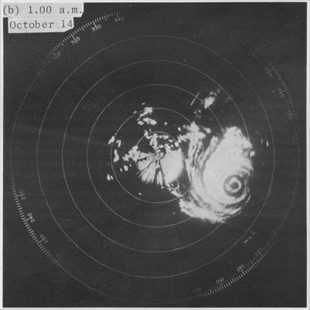(b)颱風愛茜於一九七五年十月十三至十四日的雷達圖像
