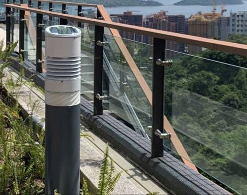 裝置於香港中文大學的路燈型自動氣象站。