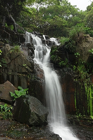 山澗景色雖美，但亦存在風險