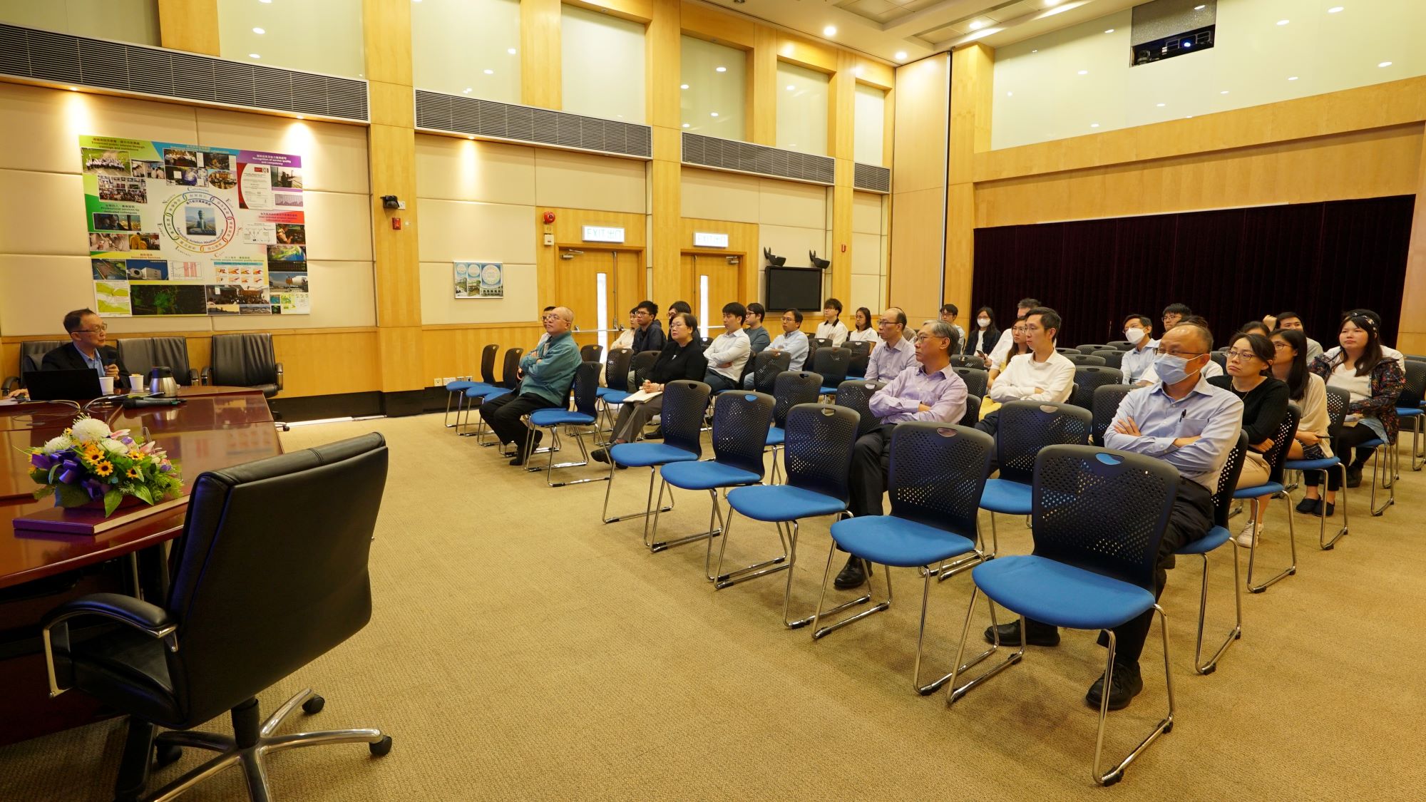 Scientific Advisor Prof Chang Chih-Pei (left) shared meteorological research with colleagues of the Observatory