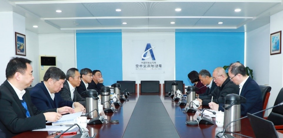Director of the Hong Kong Observatory Dr Chan Pak-wai (second from right) and Deputy Director of the ATMB Miao Xuan (third from left) participated in the Senior Management Seminar on Aviation Meteorology