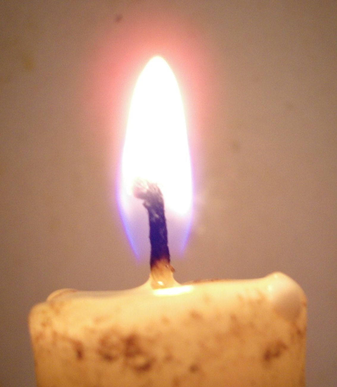 Why is candlelight yellow and gasgrill light blue?｜Hong Kong