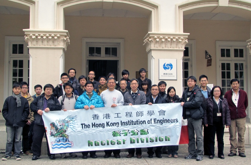 HKIE members and Observatory staff taking a picture in front of the 1883 Building at the Observatory Headquarters