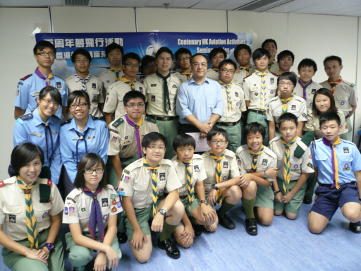 Mr Paul Ho (4th from left, second row), Senior Experimental Officer, taking a group photo with scouts attending the talk on aviation meteorology