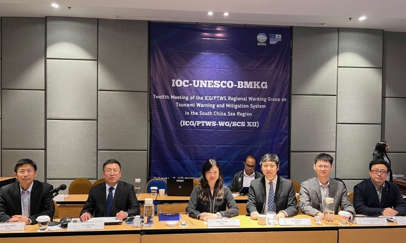 Senior Scientific Officer of the Hong Kong Observatory, Ms Lam Ching-chi, joining the Chinese delegation led by Dr Chen Zhi, Deputy Director of the NMEFC, at the Regional Working Group meeting