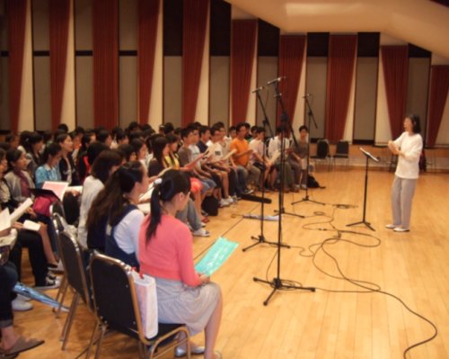 Under the direction of Dr Angelina Au, the Music Office Youth Choir performed the song 