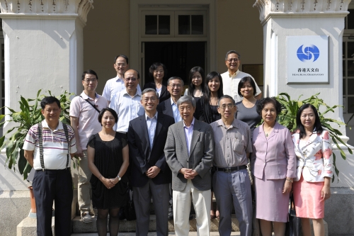 Members from Kowloon City District Council, the Chairman of the District Council Dr. WONG Kwok-keung, SBS, JP (center of 1st row), and the District Officer Miss SO Yuen-ling (1st row, second from the left), photographed with Mr SHUN Chi-ming, the Director of the Hong Kong Observatory (1st row, third from the left).