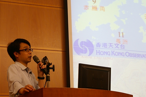 Mr. Tong Hang-wai, Scientific Officer of the Observatory, delivering a talk on 