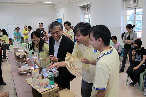 The Director (2nd left) judging the 'Home-made Anemometer' competition