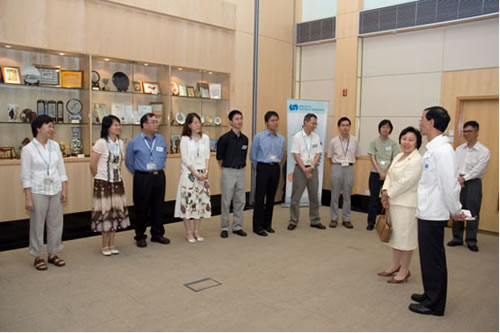Ms Eva Cheng meeting staff representatives