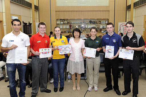 Ms Sharon SY Lau, Assistant Director of the Hong Kong Observatory, (middle) receiving certificates of appreciation from representatives of the participants of IACE Programme 2011.