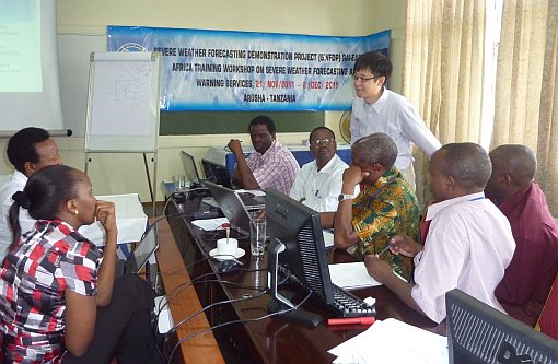 Mr. Tong shared the experience of Hong Kong with participants during the workshop.