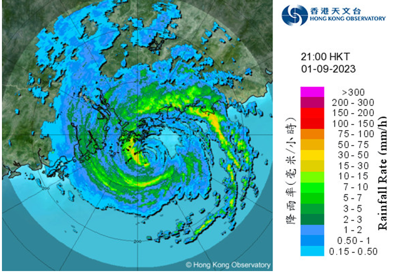 二零二三年九月一日下午9時的雷達回波圖像，當時蘇拉最接近香港，在天文台總部之東南偏南約40公里掠過。同時，蘇拉的眼壁正影響本港。