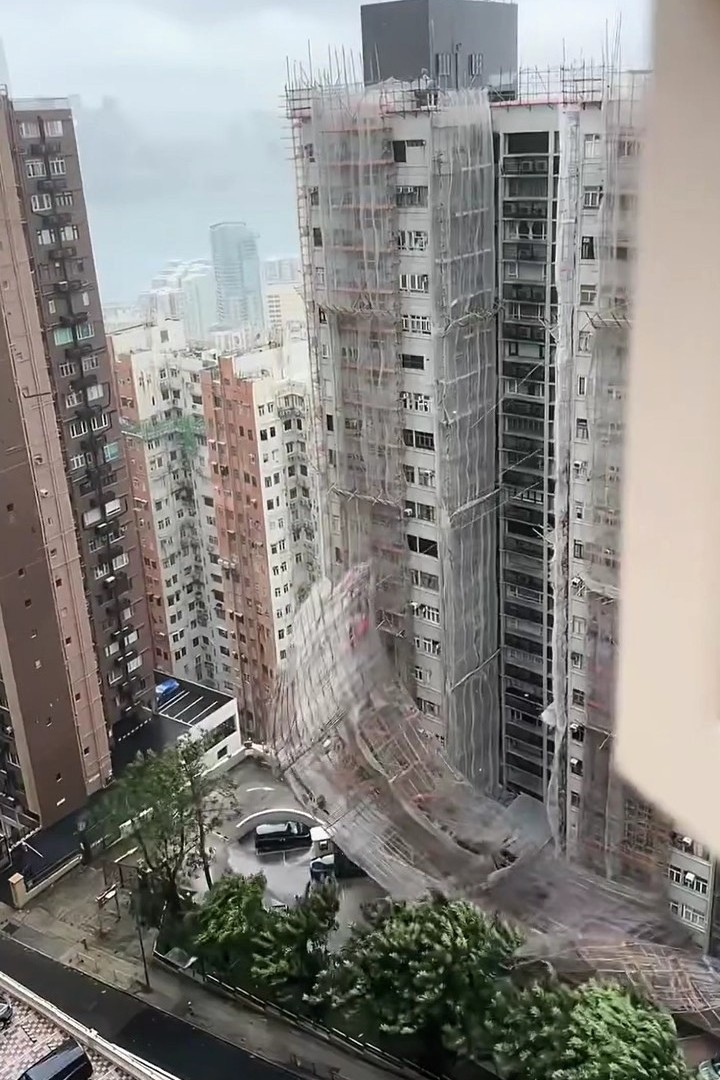 During the passage of Wipha, a 40 m by 10 m exterior scaffolding of a building in North Point collapsed, damaging a number of vehicles parked in the housing estate. (Courtesy of Bruce Li)
