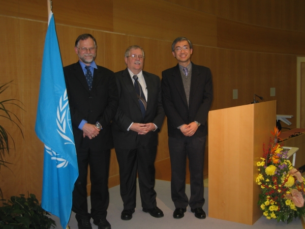Fig 1.	Mr SHUN Chi-ming (right) standing shoulder-to-shoulder with the newly elected President of the Commission, Mr Carr McLeod (middle) and the ex-President, Dr Neil Gordon (left).