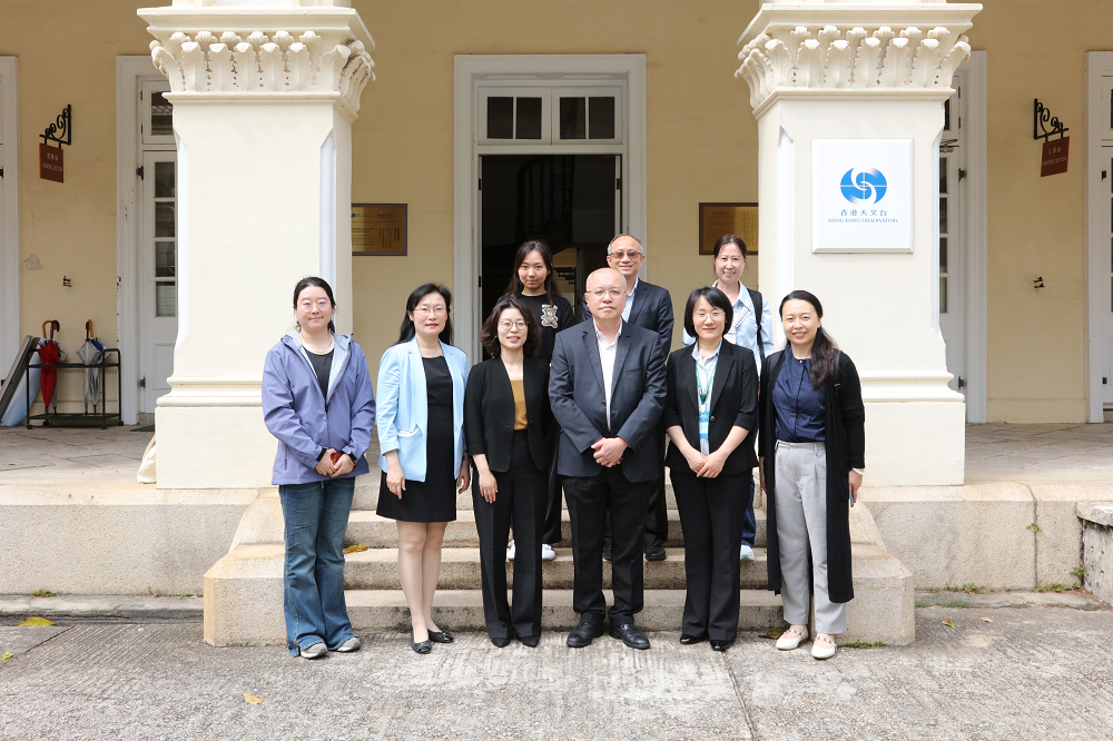 Ms Liu Yang, Deputy Director-General of the Department of Climate Change, Ministry of Ecology and Environment, visiting the Hong Kong Observatory (30 March 2026)