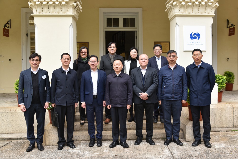 Mr Li Guoying, Minister of the Ministry of Water Resources of China, visited the Hong Kong Observatory (31 March 2025)