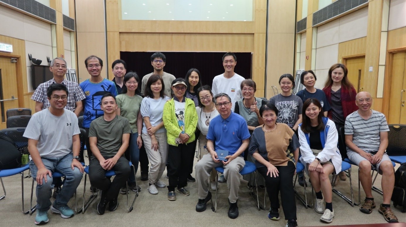 A former Director of the Hong Kong Observatory, Dr. Lee Boon-ying (front row, fourth from right), shared information and experiences with Observatory volunteer docents (15 August 2025).