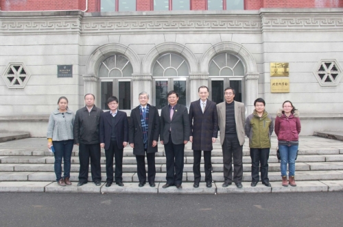 岑智明台长(左四)于2012年底访问中国原子能科学研究院，促成签订合作意向书
